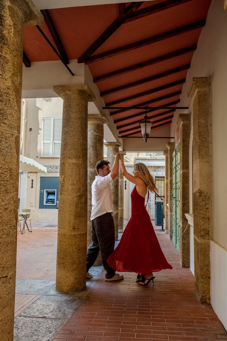 Dancing under the arcades